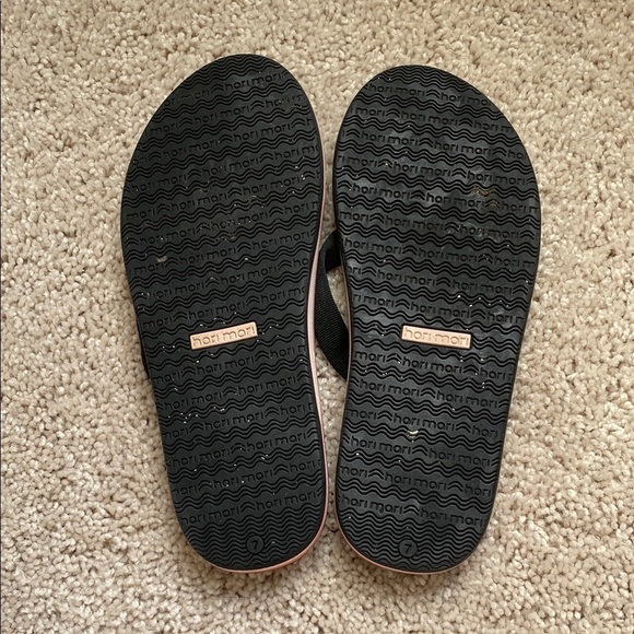 Hari Mari Women’s Black Flip Flops - Picture 2 of 4